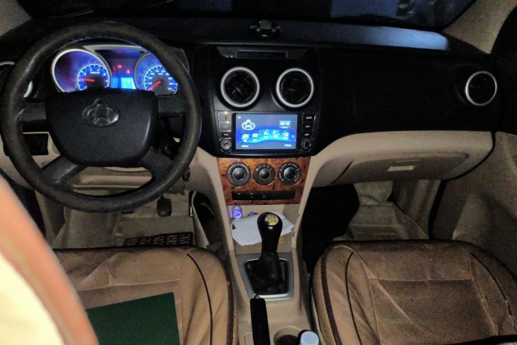Used CHANGAN KAICHENG Ounuo S 2012 1.3L Standard Version Center Console