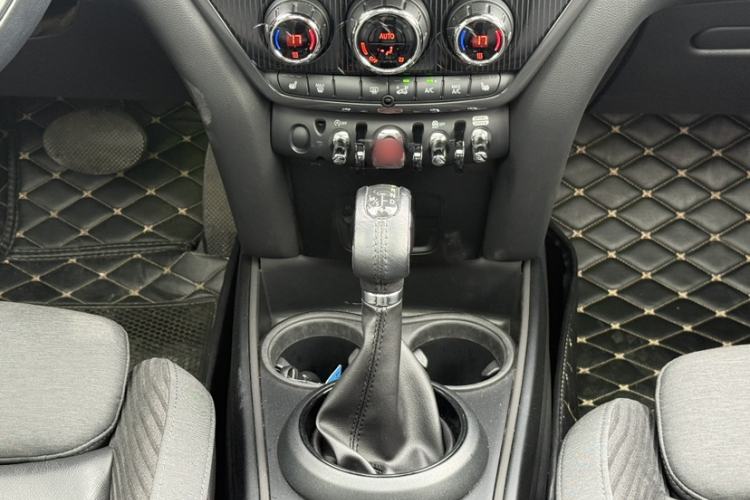 Used MINI Countryman 2017 1.5T COOPER ALL4 Traveler Interior 6