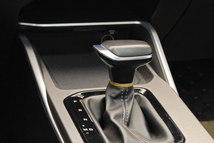 Used Geely Auto Emgrand 2023 4th Generation Champion Edition 1.5L CVT Prestige Model Gear Lever