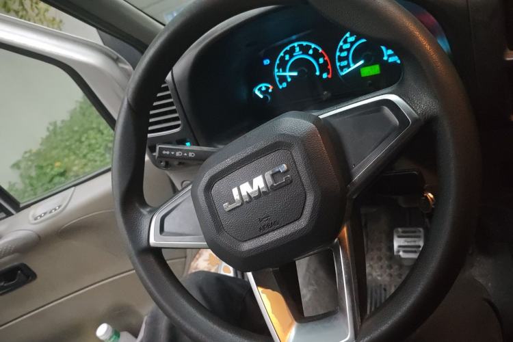 Used JMC Transit 2017 2.8T Commercial Version Long Wheelbase Mid-Roof 6/7/8-Seater JX493 Steering Wheel