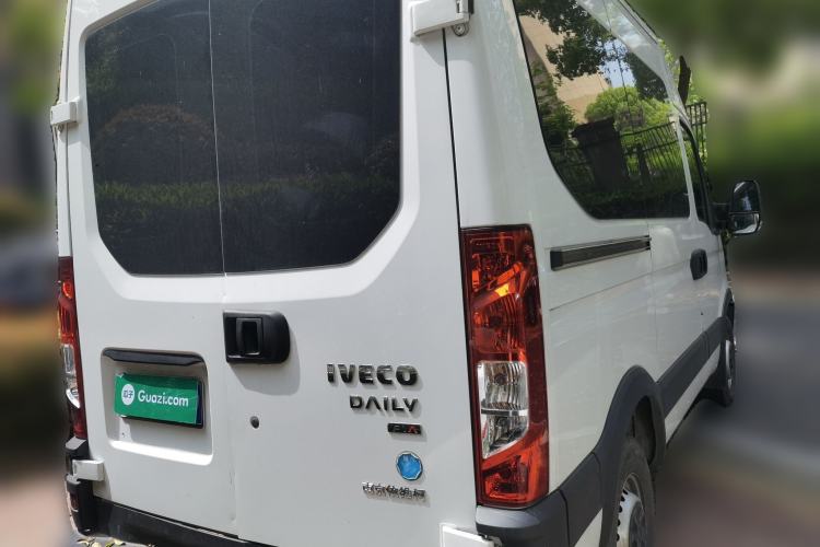 Used Iveco Eurocargo 2021 2.0T Manual Super-Rui Short Wheelbase High-Roof Side-Sliding Door F1A