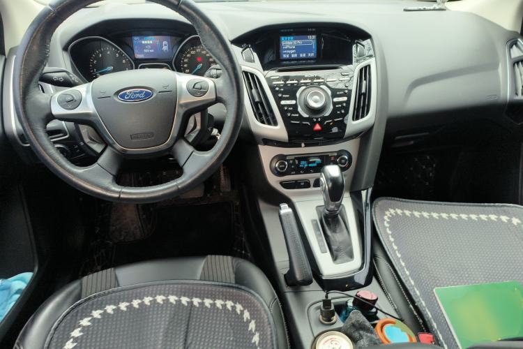 Used Ford Focus 2012 Hatchback 2.0L Automatic Luxury Sport Model Center Console