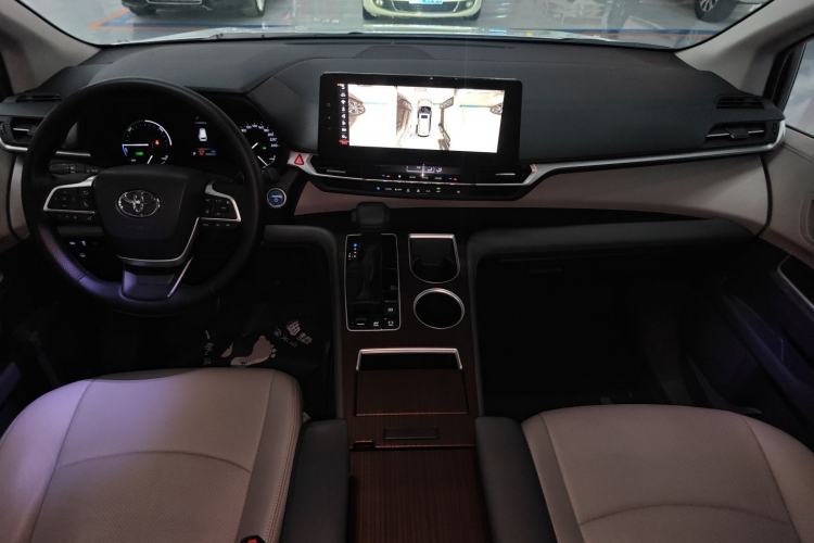 Used Toyota Sienna 2023 2.5L Hybrid Comfort Edition
