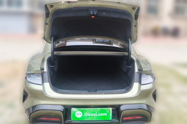 Used Xiaomi Auto SU7 2024 Four-Wheel Drive Ultra-Long Range Advanced Intelligent Driving Max Edition
