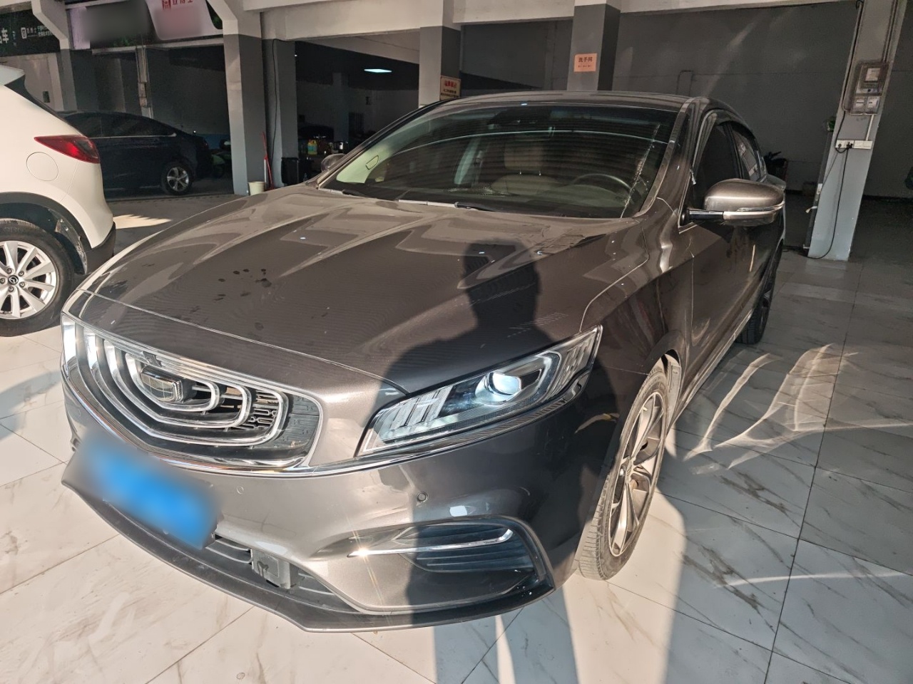 Под передней частью автомобиля