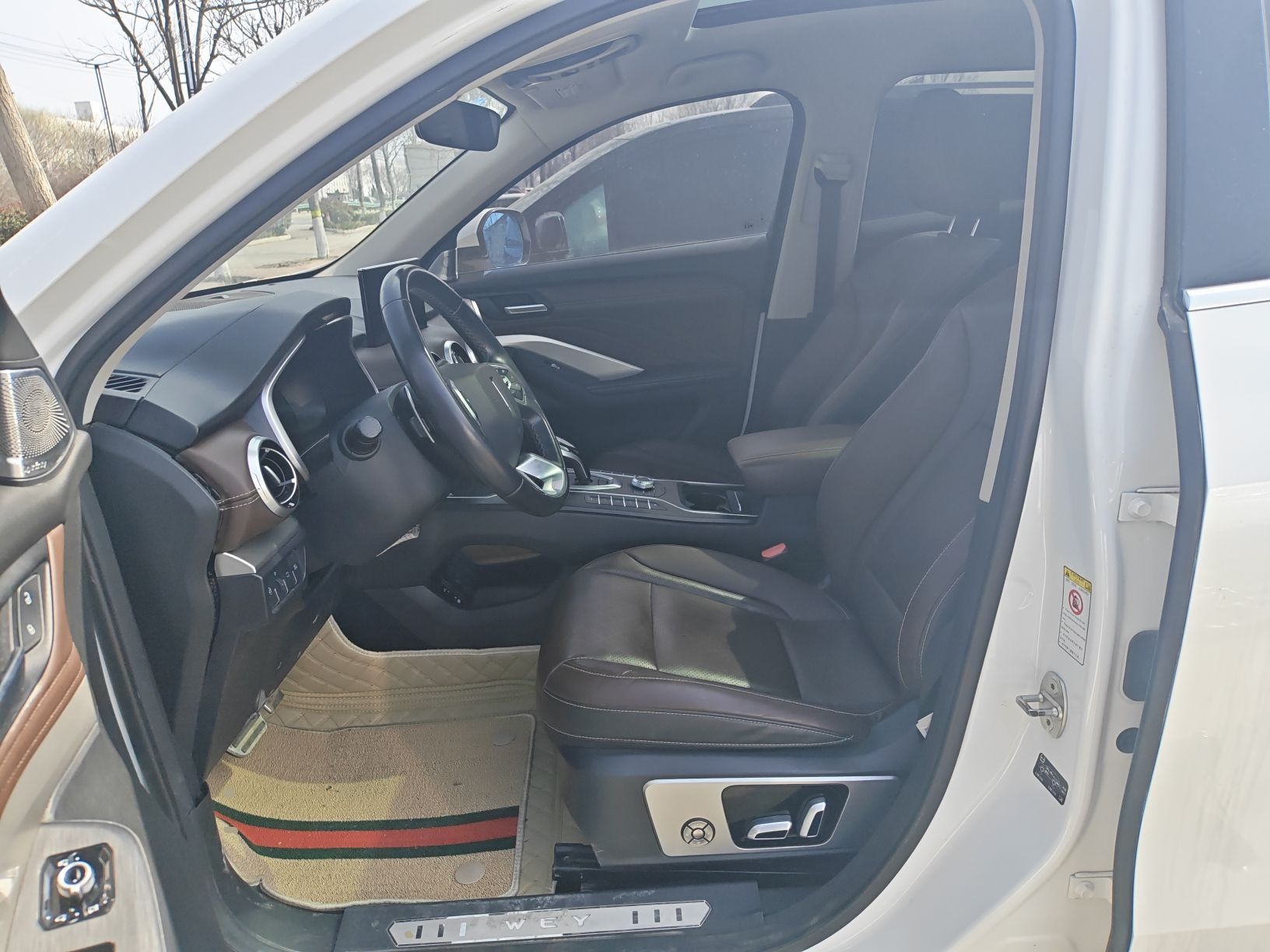 Переднее сиденье в автомобиле