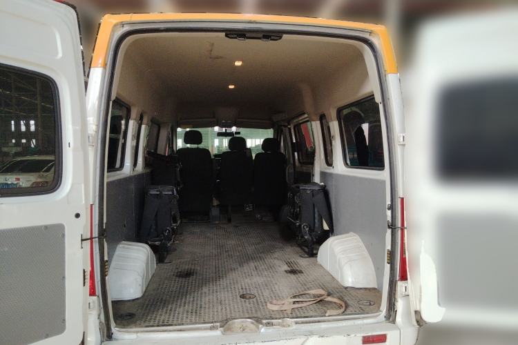 Used SAIC MAXUS Xintu V80 2023 2.0T Manual Classic Aoyuntong Long Wheelbase Mid-Height 6/7/8/9-Seater