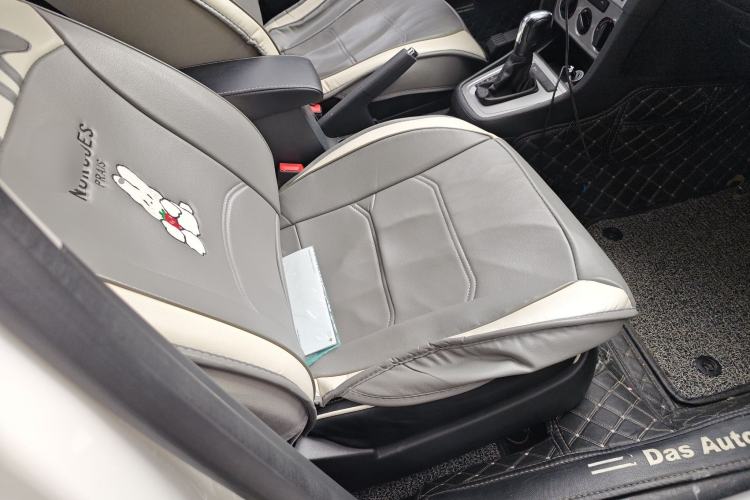 Used Volkswagen Lavida 2013 Revised Classic 1.6L Automatic Fashion Edition Right Front Seat