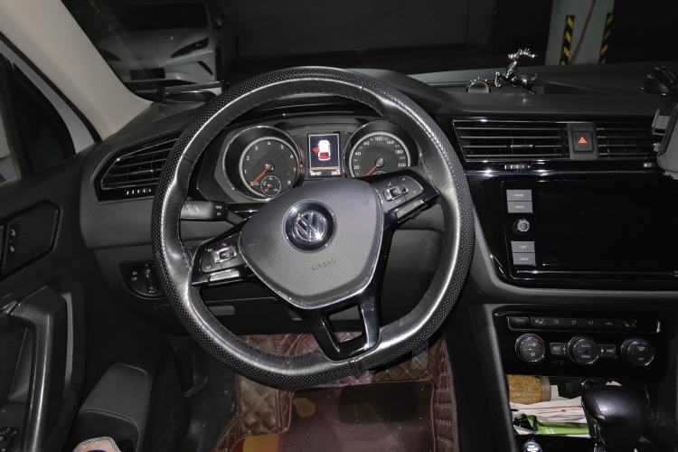Used Volkswagen Tiguan L 2018 330TSI Automatic Two-Wheel Drive Luxury Edition Steering Wheel