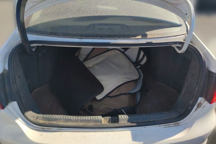 Used Volkswagen Sagitar 2012 1.6L Automatic Fashion Edition Trunk