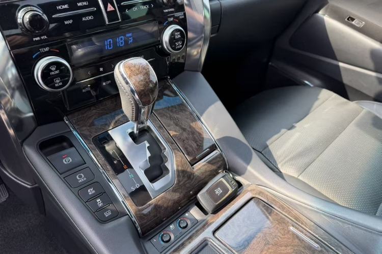 Used Toyota Vellfire 2023 Crown Dual-Engine 2.5L HV Ultimate Edition