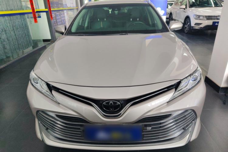 Used Toyota Camry 2019 Revised Version 2.0G Luxury Edition Front