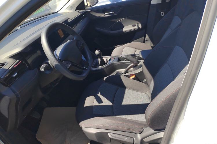 Used Roewe i5 2026 Model 1.5L Manual Comfort Version Left Front Seat