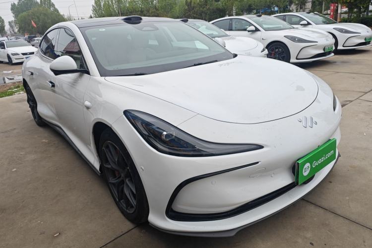 Used IM L6 2024 Max Standard Edition Front Right 45 Deg