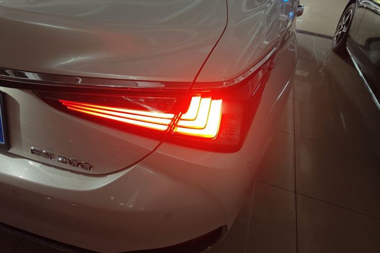 Used Lexus ES 2020 200 Excellence Edition