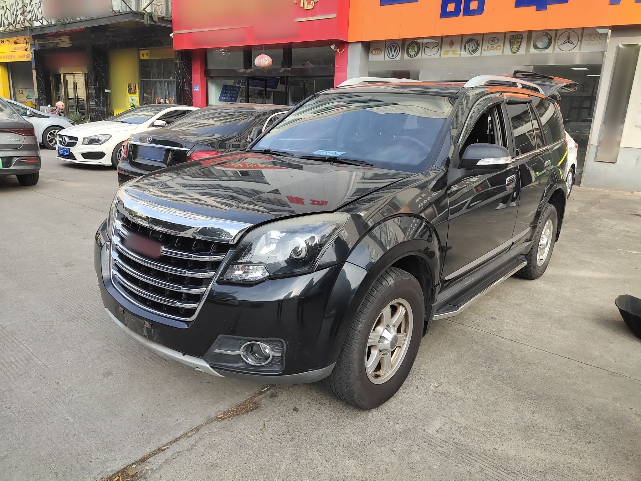 Под передней частью автомобиля