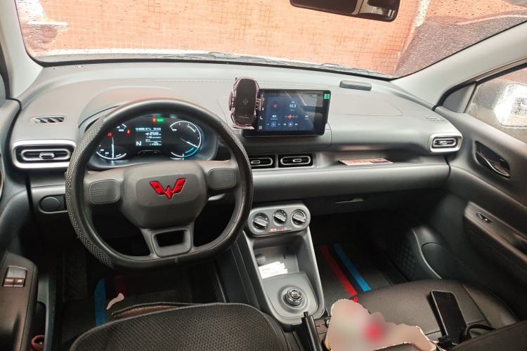 Used Wuling Hongguang New Energy 2024 All-Electric Model 300KM Standard Version Center Console