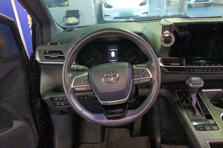 Used Toyota SIENNA 2023 2.5L Hybrid Deluxe Edition
