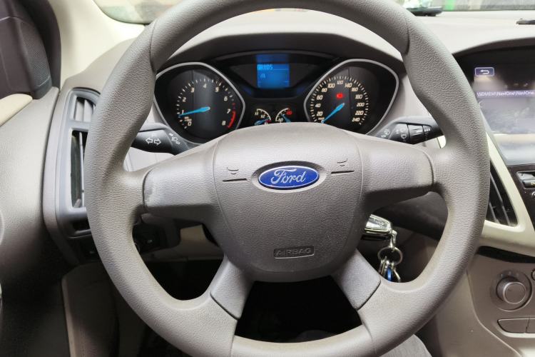 Used Ford Focus 2012 Sedan 1.6L Automatic Comfort Model Steering Wheel
