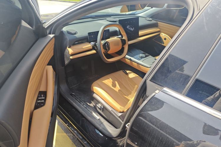 Used Geely Galaxy 8 2025 130km EM-i Deluxe Edition
