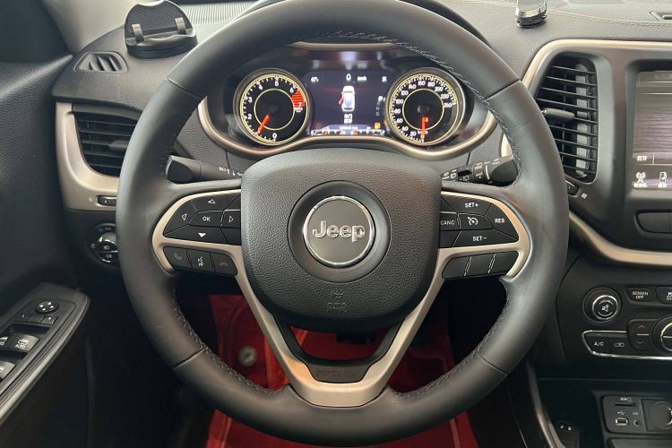 Used Jeep Cherokee 2017 2.0L Superior Edition