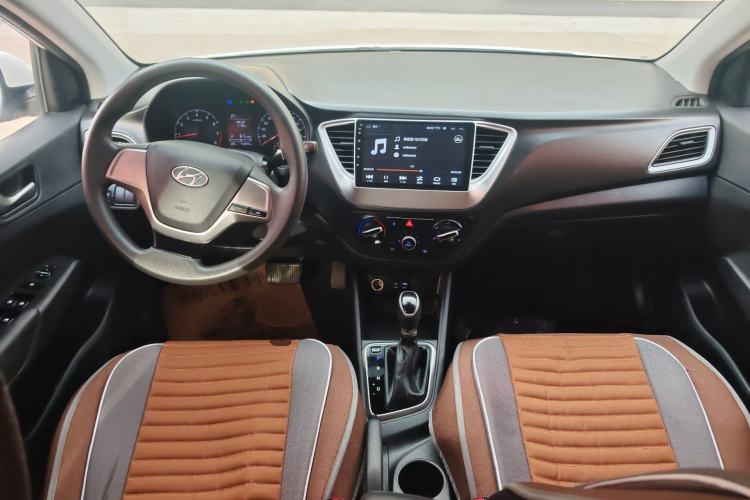 Used Hyundai Verna RV 2017 1.4L Automatic Cool Edition GLS China V Emission Standard Center Console