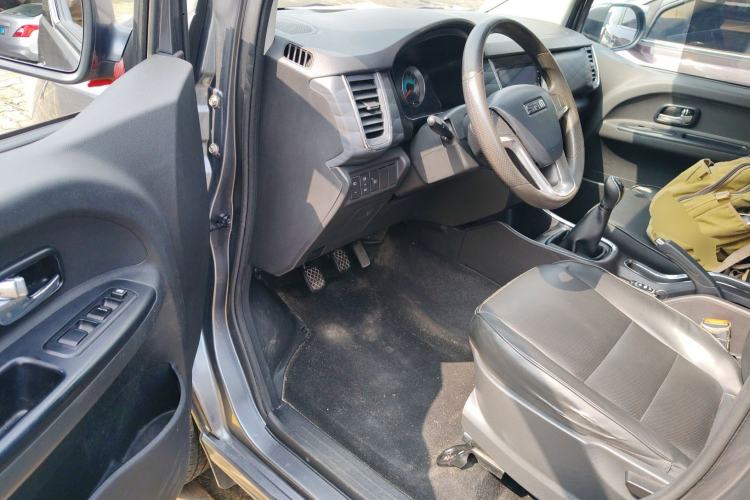 Used Jinbei Gold Hiace 2021 2.0L Passenger Van Travel Lion 7-Seater Driver Seat