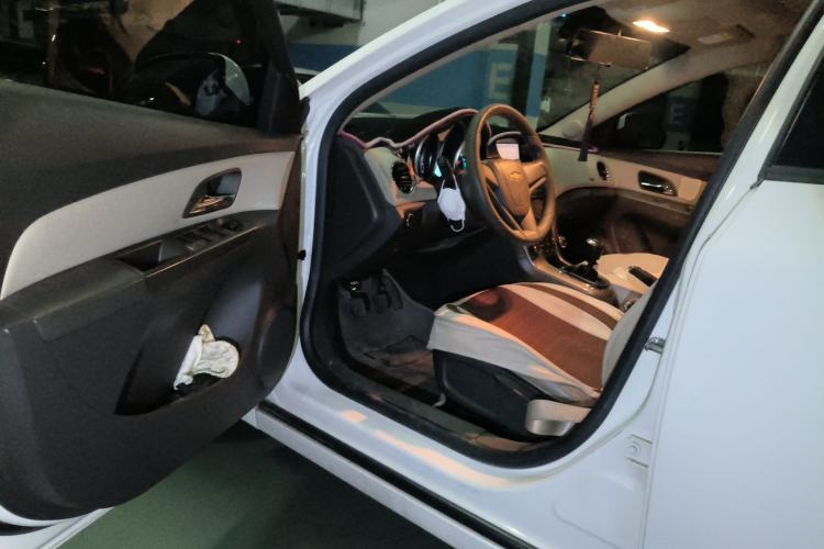 Used Chevrolet Cruze 2015 1.5L Classic SE MT
