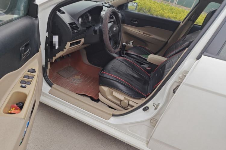 Used Bestune B50 2012 1.6L manual fashion version

