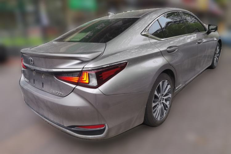 Used Lexus ES 2020 300h Deluxe Edition Rear Right 45 Deg