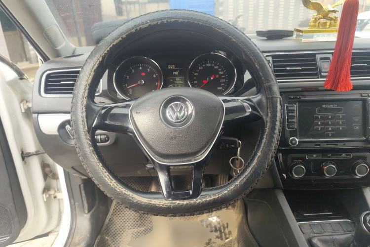Used Volkswagen Sagitar 2015 1.6L Manual Comfort Model Steering Wheel