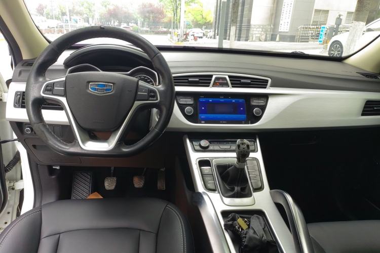 Used Geely Auto Emgrand X7 Sport 2016 2.0L Manual ZhiShang Version Interior 3