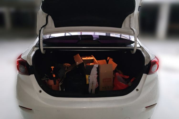 Used Mazda 3 Axela 2016 Sedan 1.5L Manual Luxury Model