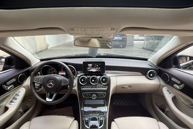 Used Mercedes-Benz C-Class 2015 Facelift C 200 L Interior 3