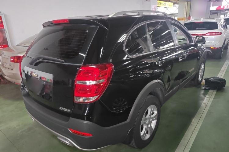 Used Chevrolet Captiva 2015 2.4L Two-Wheel Drive Urban Version 7 Seats Rear Right 45 Deg