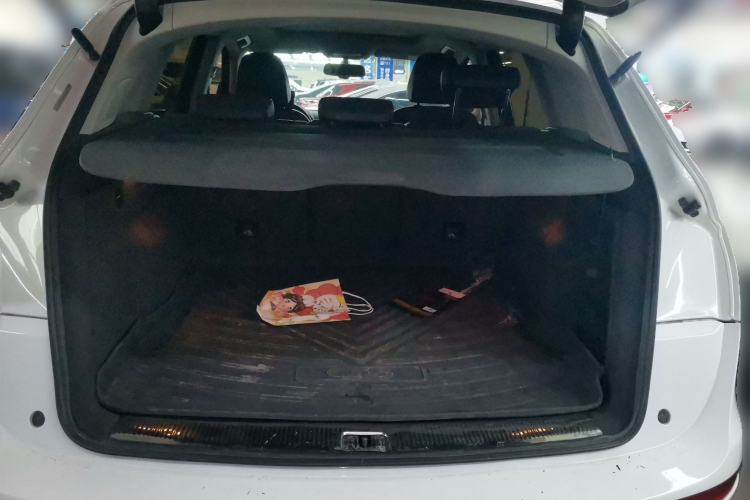 Used Audi Q5 2016 40 TFSI Comfort Model Trunk