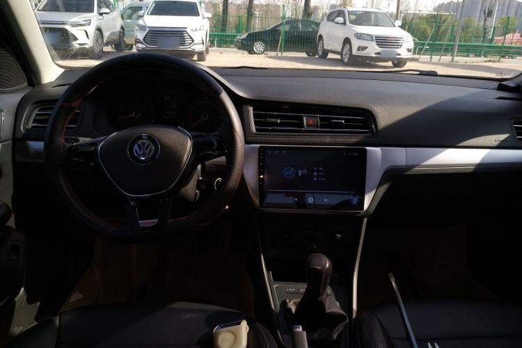 Used Volkswagen Lavida 2019 Lavida Start 1.5L Manual Fashion Edition China VI Standard Center Console