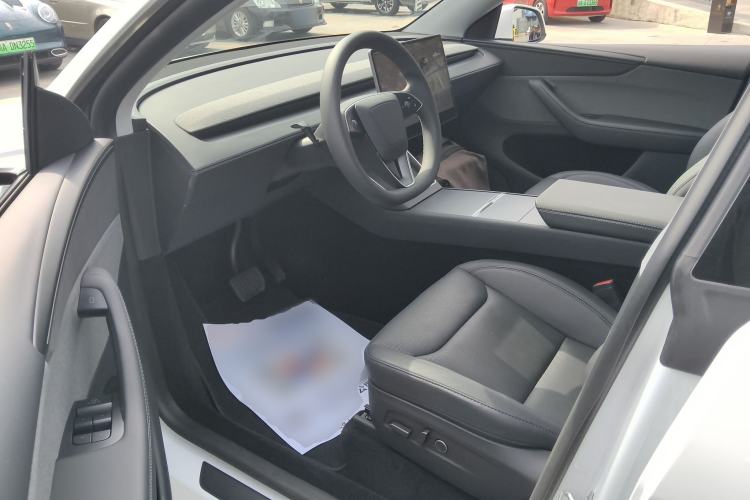 Used Tesla Model Y 2025 Rear-Wheel-Drive Version
