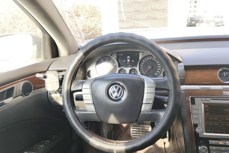 Used Volkswagen Phaeton 2012 3.6L Deluxe Custom Edition