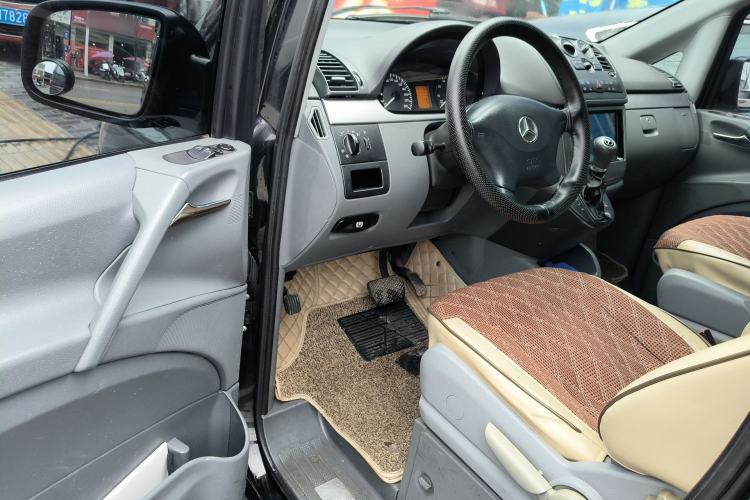 Used Mercedes-Benz Vito 2011 2.5L 7-seater executive version Driver Seat
