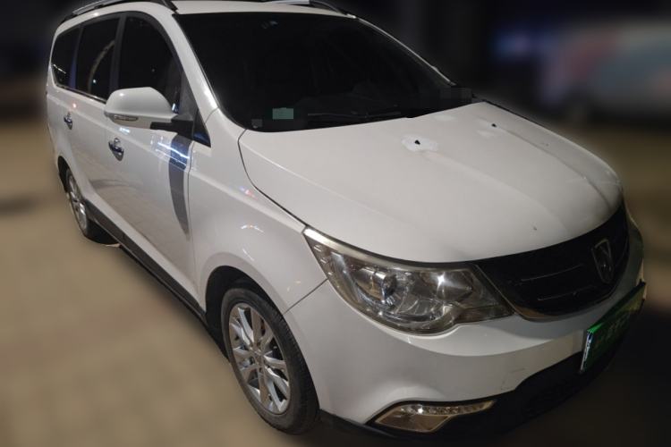 Used Baojun 730 2014 1.5L manual Comfort version 7 seats
