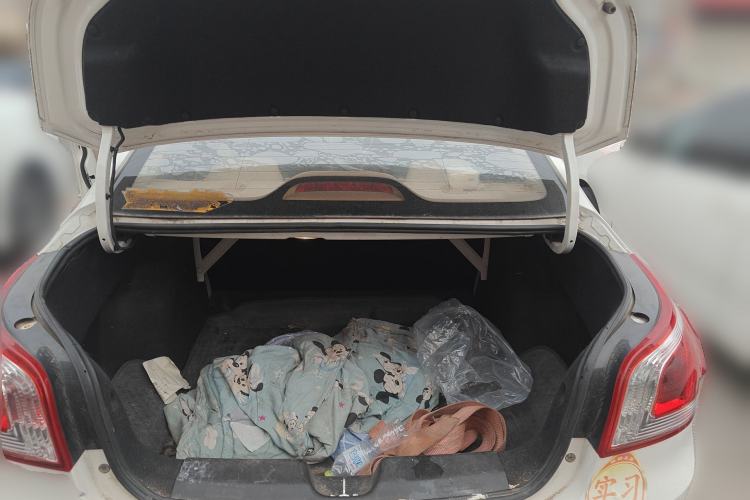 Used Baojun 630 2014 1.5L manual standard version Trunk