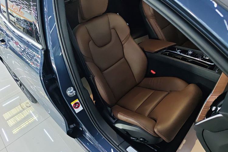 Used Volvo S60 2023 B4 Zhiyuan Luxury Edition
