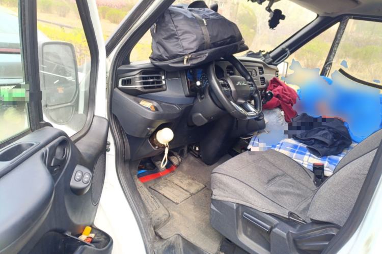 Used JMC Fushun 2023 2.0T Automatic Long-Wheelbase High-Roof Commercial Van—2/3 Seats