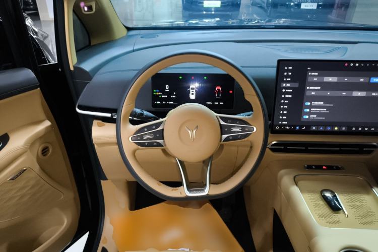 Used VOYAH Dream 2025 PHEV Four-Wheel Drive Excellence Kunpeng Edition Steering Wheel