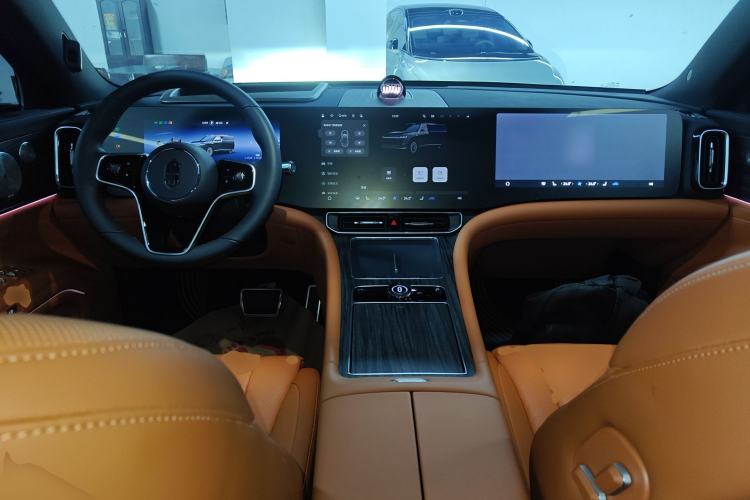 Used Hima AITO M9 2025 All-Electric Ultra Version 100 kWh 5-Seater Model Center Console