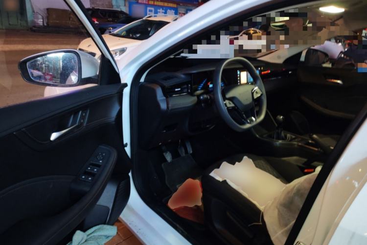 Used Roewe i5 2023 1.5L Manual Comfort Edition
