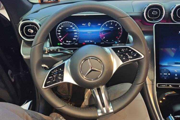 Used Mercedes-Benz GLC 2025 Refresh GLC 260 L 4MATIC Dynamic Edition Steering Wheel