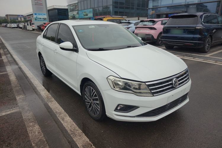 Used Volkswagen Jetta 2019 Dream Edition 1.5L Automatic Comfort Version Front Right 45 Deg