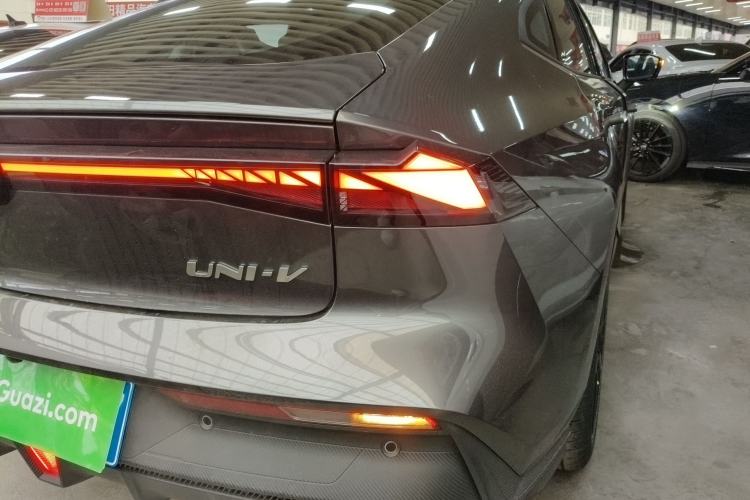 Used Changan UNI-V 2025 1.5T 500Bar High-Energy Version
